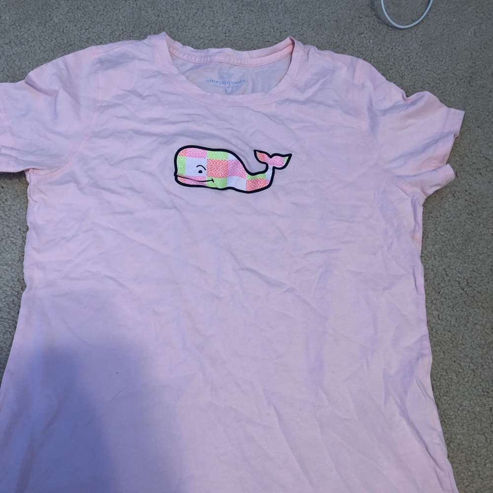 pink vineyard vines t shirt
